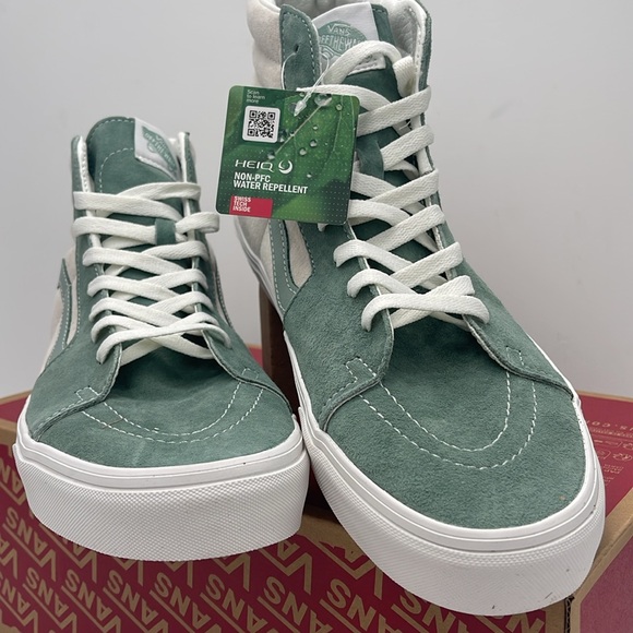 Vans Men's High-Top Sneakers - Green and White Sk8-Hi
Pig Suede Iceberg Green - Picture 5 of 16